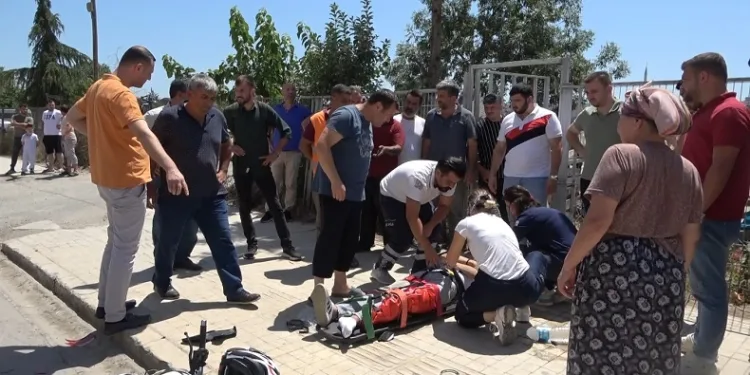 Önündeki minibüse çarpan motosiklet sürücüsü yaralandı