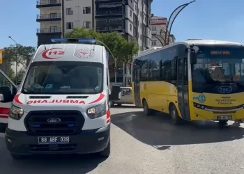 Halk otobüsünün çarptığı yaşlı kadın ağır yaralandı