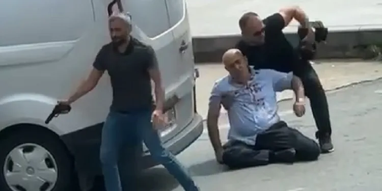 Eski belediye başkanı silahlı kavgada hayatını kaybetti