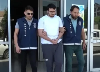 Kütahya’da annesini ve üvey babasını öldüren zanlı tutuklandı