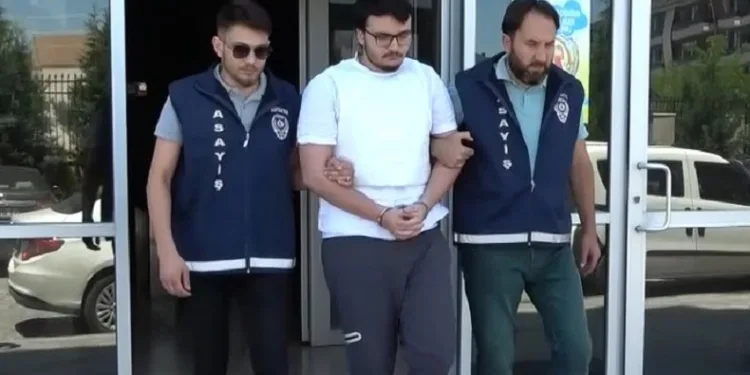 Kütahya’da annesini ve üvey babasını öldüren zanlı tutuklandı