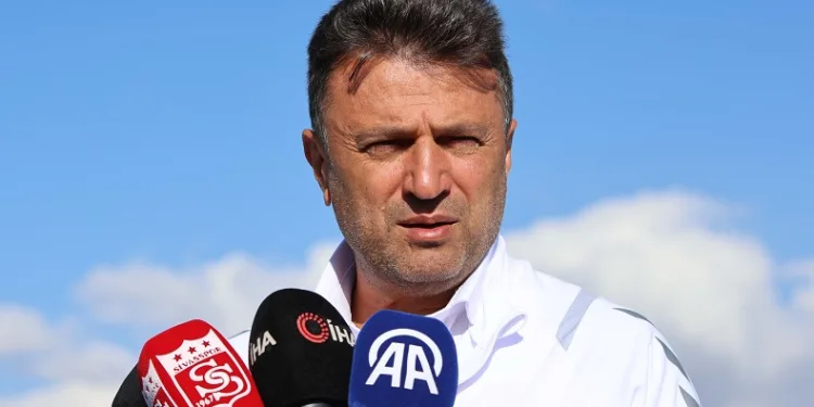 Sivasspor Teknik Direktörü Bülent Uygun: “3-4 futbolcuyu daha kadromuza katacağız”