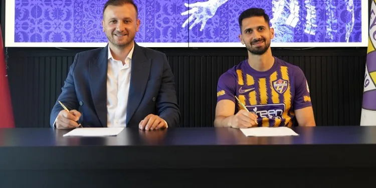 Eyüpspor, Emre Akbaba ile 2 yıllık sözleşme imzaladı