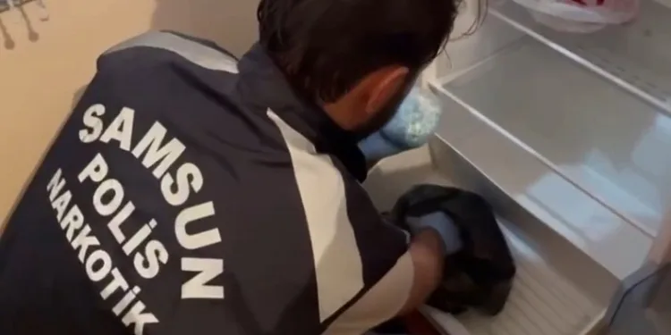 Evdeki buzdolabından 13 bin 701 adet uyuşturucu hap çıktı