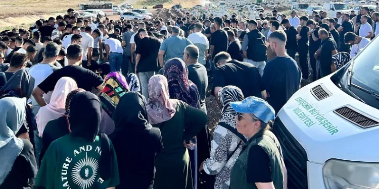Motosiklet kazasında hayatını kaybeden genç son yolculuğuna uğurlandı