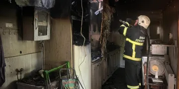 Mutfakta çıkan yangın evi kullanılmaz hale getirdi