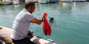 Gümbet’te deniz dibi temizliği