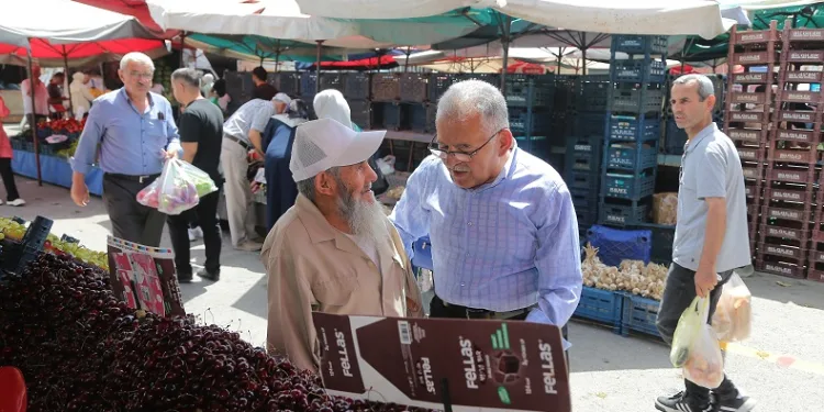 Büyükkılıç’tan semt pazarına ziyaret