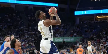 Fenerbahçe Beko, Nigel Hayes-Davis ile sözleşme yeniledi