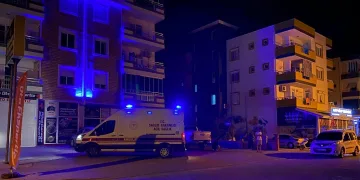 Balkondan düşen 91 yaşındaki adam hayatını kaybetti