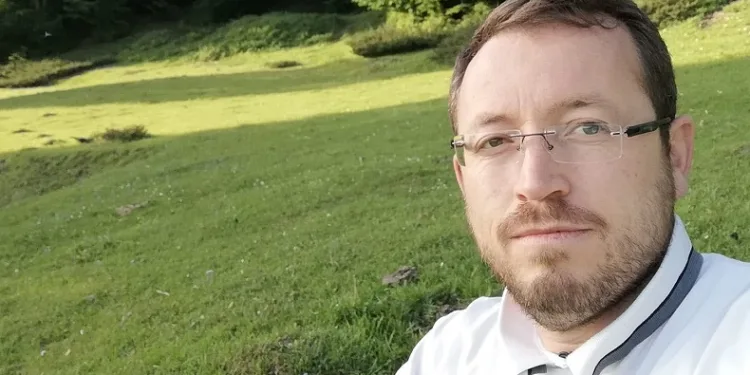 Baraja giren 2 çocuk babası boğuldu