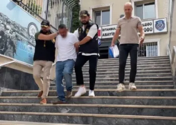 Pendik’te eşini sokak ortasında öldüren cani koca adliyeye sevk edildi
