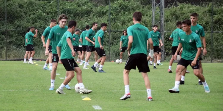 Sakaryaspor yeni sezon hazırlıklarına U19 takımıyla başladı