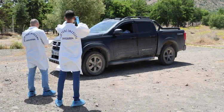 Elazığ’da bir araç içerisinde 2 kişi ölü bulundu
