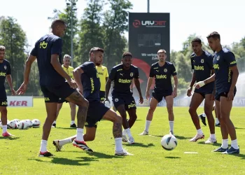 Fenerbahçe, yeni sezon hazırlıklarını sürdürdü