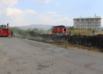 Sazlık alanda çıkan yangın itfaiyenin müdahalesiyle söndürüldü