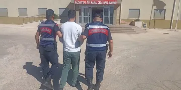 27 yıl hapisle aranan uyuşturucu taciri jandarmadan kaçamadı