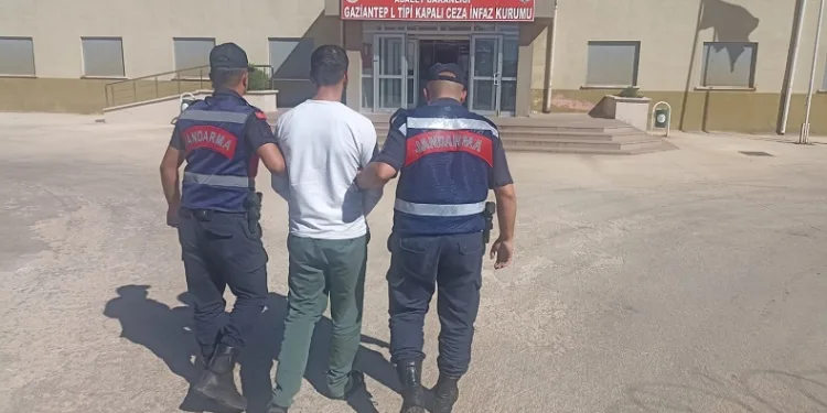 27 yıl hapisle aranan uyuşturucu taciri jandarmadan kaçamadı