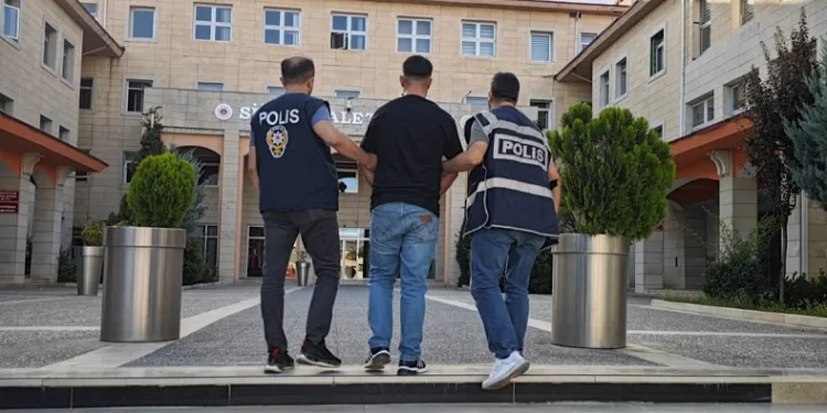 Siirt’te hırsızlık suçundan aranan zanlı yakalandı