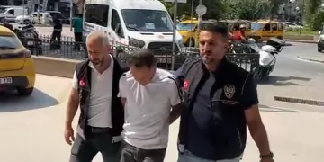 Boşandığı eşinin sevgilisini öldürmüştü, sokakta yürürken yakalandı
