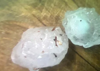 Osmancık’a ceviz büyüklüğünde dolu yağdı