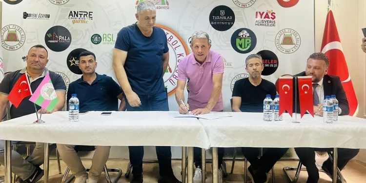 Isparta 32 Spor’da Teknik Direktör Fuat Buruk dönemi başladı