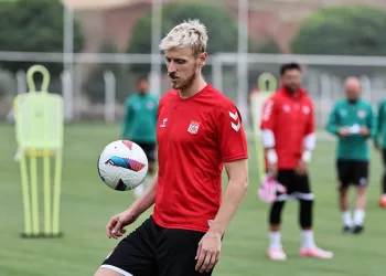 Sivasspor’un yeni transferi Uros Radakovic ilk idmanına çıktı