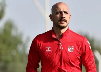 Sivasspor’da kaleci Erhan Erentürk ile yollar ayrıldı