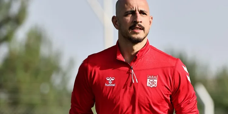 Sivasspor’da kaleci Erhan Erentürk ile yollar ayrıldı