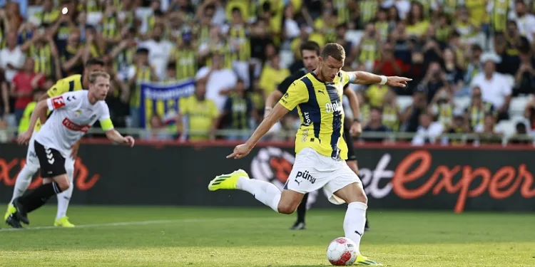 Fenerbahçe, hazırlık maçında Admira Wacker ile 1-1 berabere kaldı