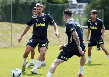 Fenerbahçe, çalışmalarını sürdürdü