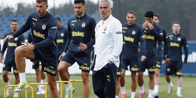 Jose Mourinho, sistemini Fenerbahçe’ye işliyor