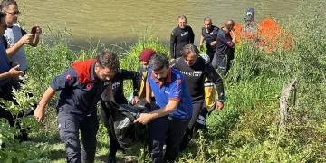 Arkadaşları ile girdiği Sakarya Nehri’nden cansız bedeni çıktı