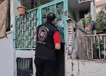 İzmir’de aranan şahıslara şafak operasyonu