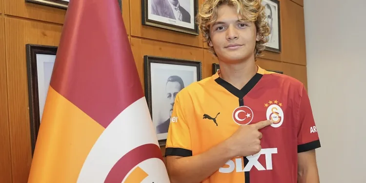 Galatasaray, Efe Akman ile 2027-2028 sezonuna kadar sözleşme imzaladı