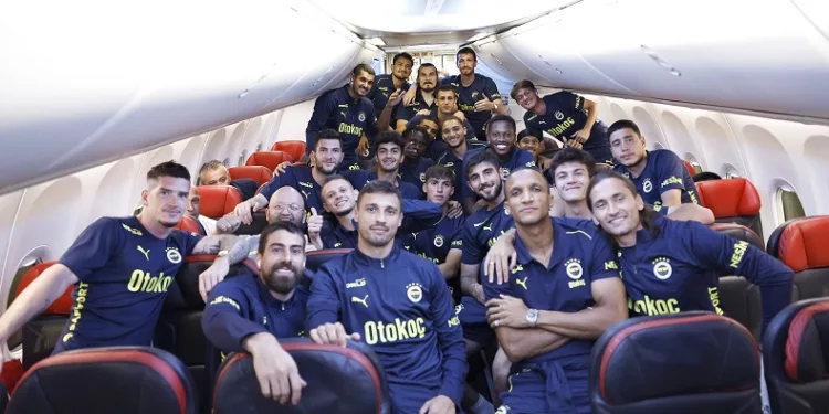 Cengiz Ünder’in doğum günü uçakta kutlandı