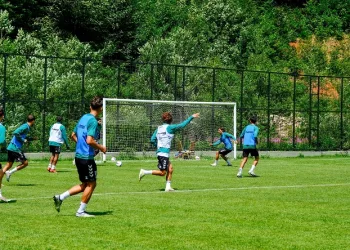 Sakaryaspor, yeni sezon hazırlıklarını Kartepe kampında sürdürüyor