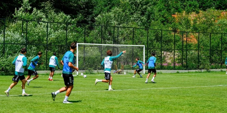 Sakaryaspor, yeni sezon hazırlıklarını Kartepe kampında sürdürüyor