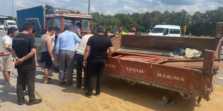 Traktör ile otomobil çapıştı