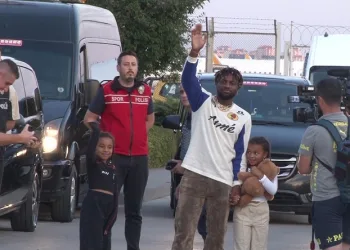 Fenerbahçe’nin yeni transferi Allan Saint-Maximin, İstanbul’a geldi