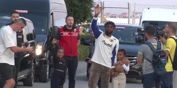 Fenerbahçe’nin yeni transferi Allan Saint-Maximin, İstanbul’a geldi