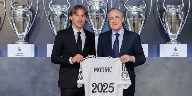Real Madrid, Luka Modric’in sözleşmesini 1 yıl uzattı