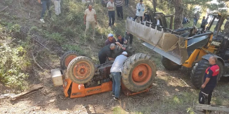 Traktörün altında kalan sürücü hayatını kaybetti