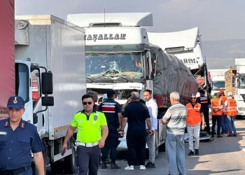 TAG Otoyolu’nda 7 araçlı zincirleme kaza