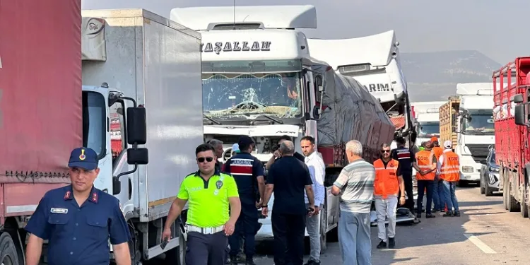 TAG Otoyolu’nda 7 araçlı zincirleme kaza