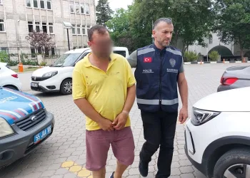 Eski çalıştığı kafede çalışanı bıçakladı