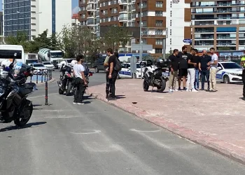 Motosiklet kazasında 1’i polis 2 kişi yaralandı