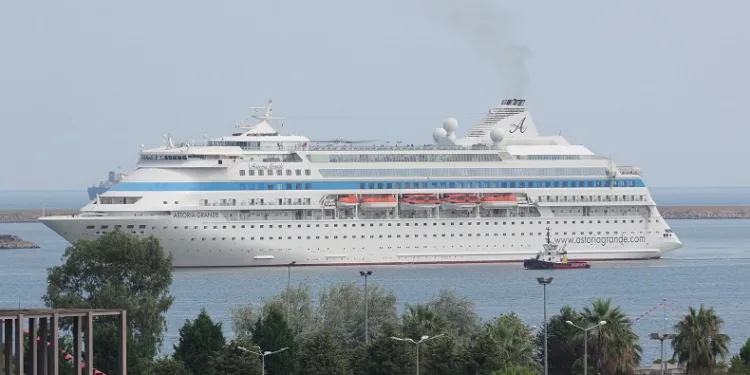 Dev turist gemisi 845 yolcusuyla Samsun’da
