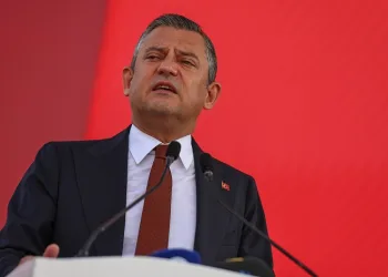 “Öğretmenler asgari ücretle çalışmak zorunda kalıyorlar”