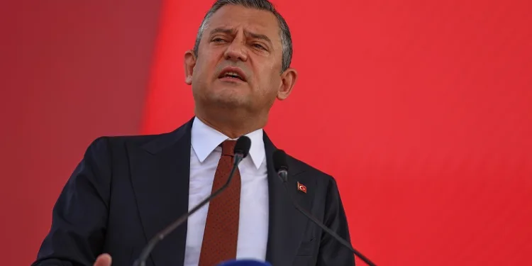 “Öğretmenler asgari ücretle çalışmak zorunda kalıyorlar”